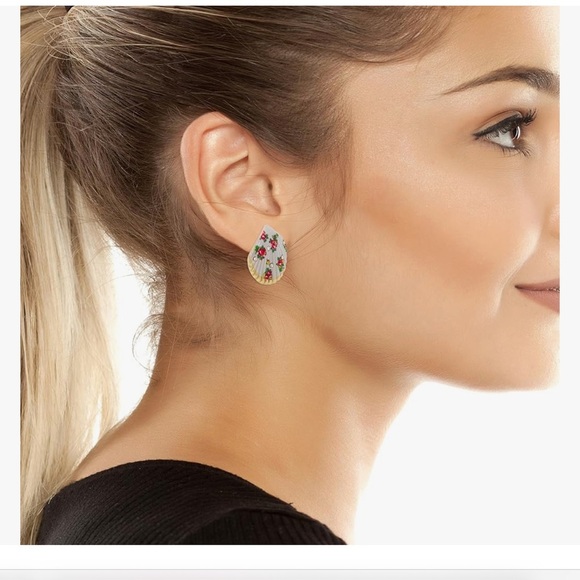 Betsey Johnson Womens Floral Shell Button Earrings - Picture 3 of 3